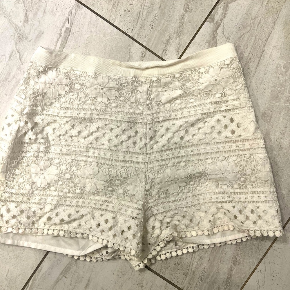 Cupcakes and Cashmere| High waisted white eyelet shorts. Lined. Size 2.​